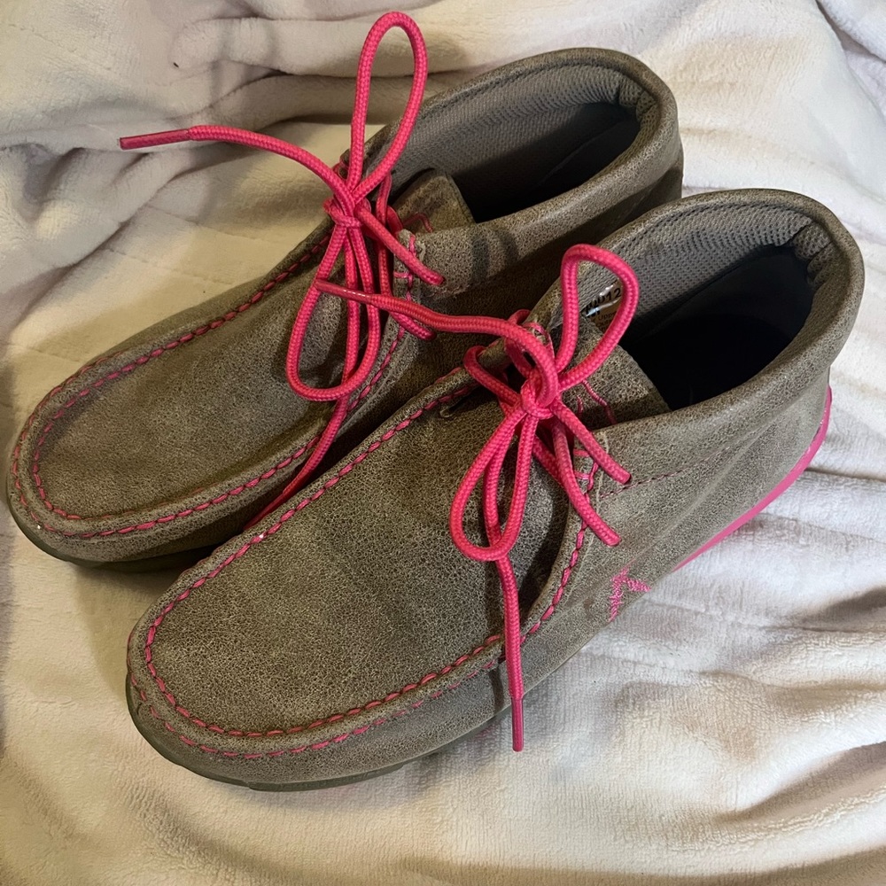 TWISTED X WOMEN'S TOUGH ENOUGH TO WEAR PINK DRIVING MOCS